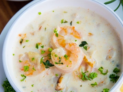 شوربة السي فود البيضاء