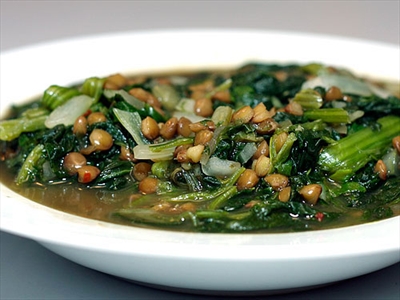 شوربة العدس مع سبانخ